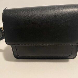 Small, Black Shoulder strap Ladies purse-Crossbody